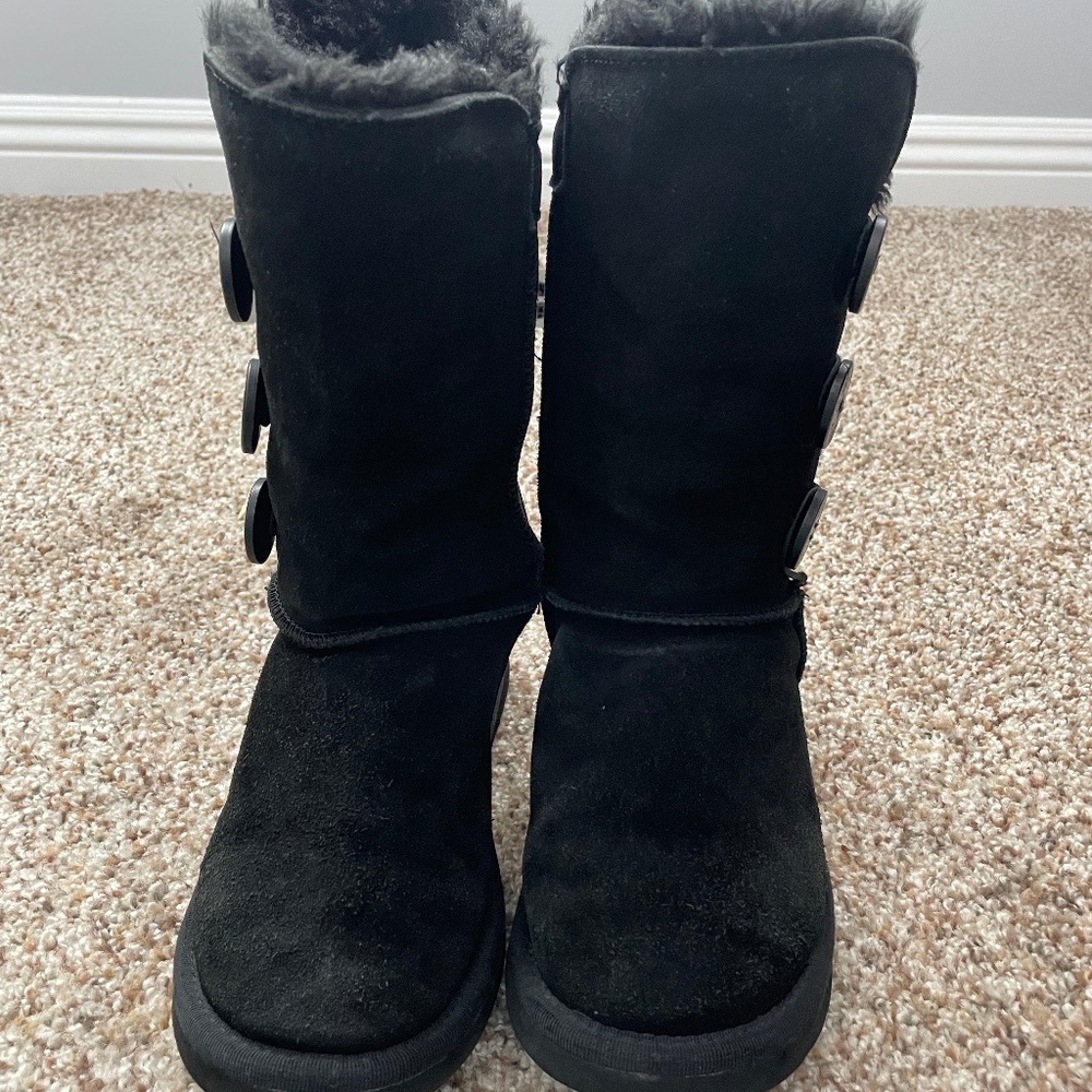 Ugg Classic Short boots Women’s size 5 black